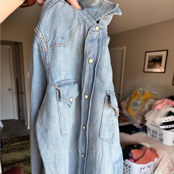 Imogene + Willie Leah Washed Pearl Snap Shirt Denim Small - Picture 11 of 12